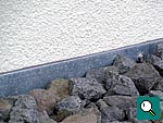 Wandabschlussblech am Haussockel aus Titanzinkblech
